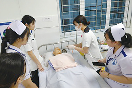 大手前大学 国際力。多様なコミュニケーション力を養う。多様性を理解し、伝わる英語能力、外国人にもわかりやすい日本語を身につけます。