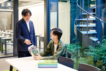 大手前大学 組み合わせて学んで、自分だけの学びを発見。主専攻を設定しても、ほかの専攻の授業も受けられるのが本学の学びの魅力。