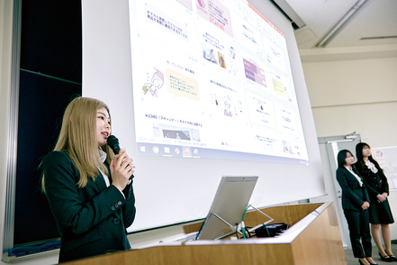 大手前大学 24社の企業と共同開発した本気の「産学連携PBL」。多くの課題に取り組むことで、幅広い気づきや知識を得られます。