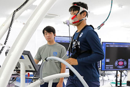 びわこ成蹊スポーツ大学 トップアスリートが専門機関で受ける測定と同等の高度な測定が可能「アスリートサポートステーション」