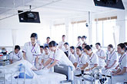 同志社女子大学 段階的な学びを通し、看護職者としての素養を高めます