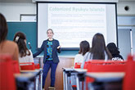 同志社女子大学 国際教養学科では、日本および留学先での学びを通してグローバルな視点と教養を磨く