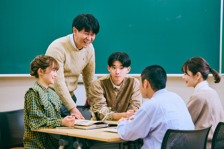 京都光華大学 音楽、図工、体育などの実技教科を理論と実践で体系的に指導。ピアノは個別指導と充実した施設が魅力。