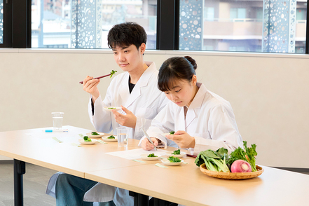 京都光華大学 健康栄養学科 管理栄養士専攻では「メディカル栄養コース」と「食創造コース」の2つのコースでより専門性の高い管理栄養士を養成