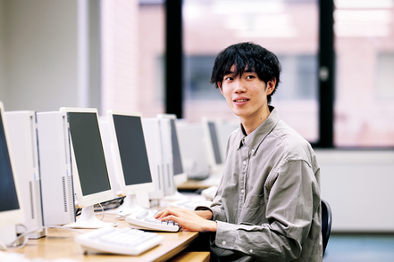 大阪学院大学 プログラミングをはじめ、人工知能や機械学習などの応用までデータサイエンスの実践的な知識を養います。