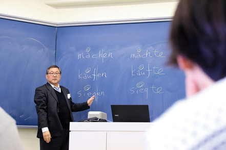 大阪学院大学 【英語学専攻】英語と他言語を学び、専門性を獲得する