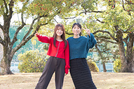 大阪歯科大学 緑あふれる牧野キャンパスには体育館やグラウンド、テニスコートなどがあり、クラブ活動では、学部間の交流も活発です