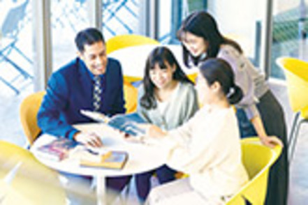 大阪樟蔭女子大学 【言語文化コミュニケーション】独自の留学プログラム（希望制）を実施。休学することなく4年間での卒業が可能！