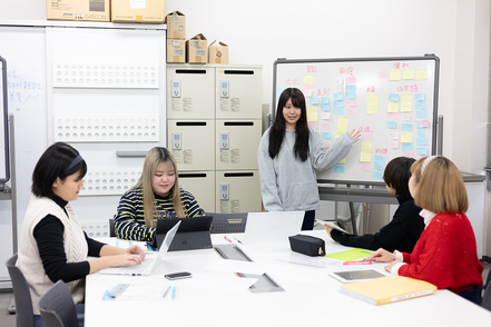 大阪樟蔭女子大学 【リベラルアーツ】PBL科目を軸にフィールドワークやディスカッションなどを通じて社会から求められる教養力を身につけます。