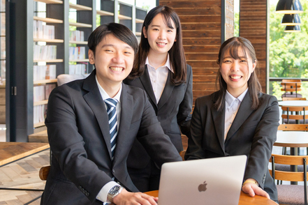 名古屋商科大学 総合政策学科では、公共政策にかかわる科目群を充実。公務員を目指す人にも最適です