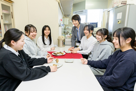 金沢学院大学 経験豊かな教員による充実した指導体制のもと、管理栄養士国家試験に6期生までに307人が合格しました