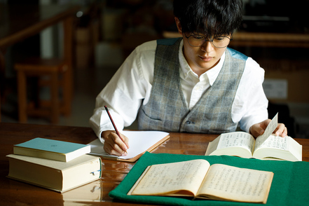 金沢学院大学 日本文学・英米文学・歴史学・心理学の4専攻で文学、言葉、文化、行動、心を学び、広い視野と教養を身に付けます