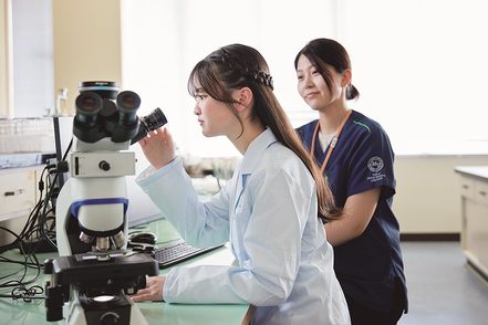 東海学院大学 協調性とコミュニケーション能力を養い、チーム医療に貢献できる人材を育成します。