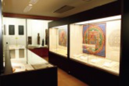 愛知学院大学 貴重な資料を展示した文学部独自の博物館が学内にあります