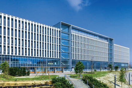 日本福祉大学 名古屋駅まで約16分。商業施設や文化施設、居住空間が集積する名鉄「太田川駅」から徒歩5分のキャンパス。