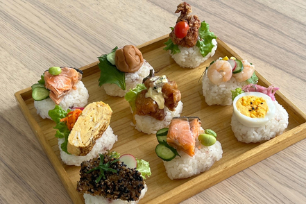 椙山女学園大学 実践プロジェクトや特別講義を開催し、学生の興味に合わせた経験の場を用意。人気カフェとのおにぎり開発は大好評！