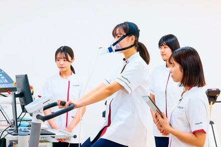 名古屋葵大学 他職種協働によるチーム医療に貢献できる理学療法士を育成します。