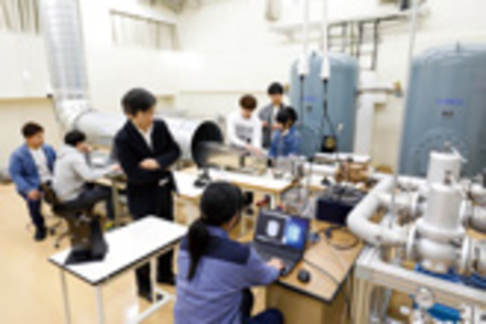 中部大学 実験棟内にある「高速風洞実験装置」