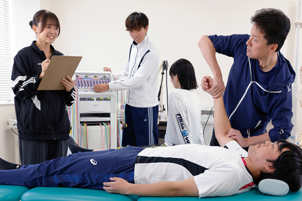中部大学 けがの予防を学ぶとともに、スポーツの現場を体験する機会を通じ医療従事者としてのあり方を考える