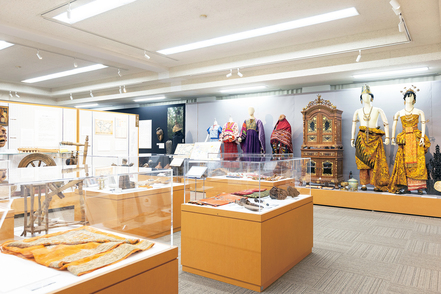 中部大学 民族資料博物館では、世界各地の民具、装飾品が収蔵されており、各国の生活の様子と比較して学べます