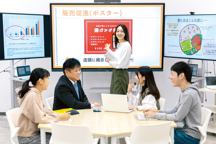 中部大学 1年次からスタートする少人数ゼミでは、教員との直接対話を重視し、学生主体の学修活動を行います