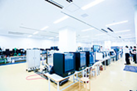 中部大学 学生主体の自由なものづくりを支援する施設で、FANUC製の加工機や各種3Dプリンター、レーザーカッターなどを利用できます