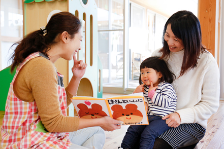 金城学院大学 子育て支援センター「KIDSセンター」や、併設する幼稚園など、大学内には地域に開かれた施設があります