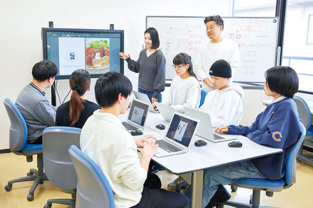 名古屋文理大学 現在の「食」に関するこれからの可能性をデザインの観点から捉え「パッケージ制作」と「動画作成」にも取り組みます。