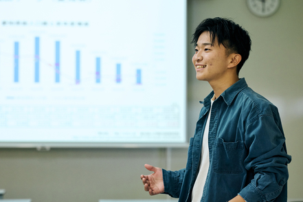 豊橋創造大学 ゼミナール形式の少人数教育を1年次から行います。