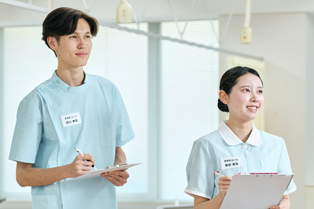 豊橋創造大学 基礎看護実習室は基礎看護技術などの演習科目で使用します。