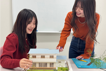 岐阜女子大学 インテリアコーディネーター、建築士、宅地建物取引士など建築やインテリア業界で活躍するための様々な資格取得を支援