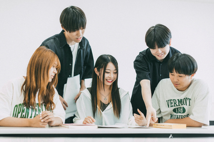 静岡福祉大学 自分の時間や仲間との時間が多く取れるのも、4年制大学の魅力の一つ。共に成長を実感したり、新たな自分の魅力が見つかるかも。