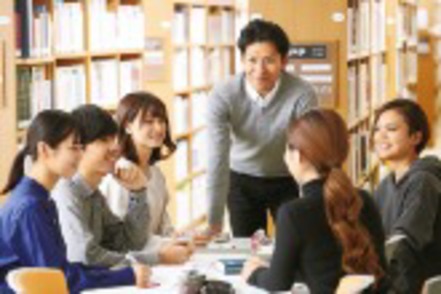 愛知淑徳大学 教員志望の学生のために実践科目を開講。経験豊富な教員が現場で通用する実践的指導力を養います