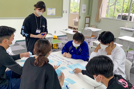中京学院大学 共創イノベーションプログラムでは、東濃地域の実課題を教材に産官など学外組織と連携しながら、実践的な力を身につける