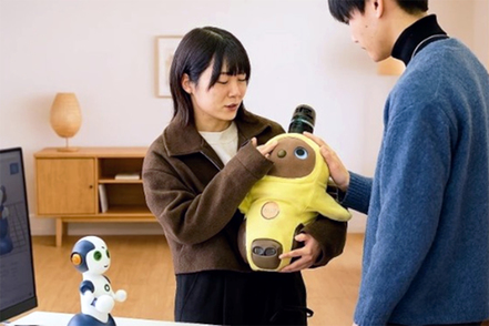 愛知産業大学 「ロボット＆プロダクト設計」では、生活者に寄り添うロボット、家電などの提案を通して、実践的な開発力を磨きます