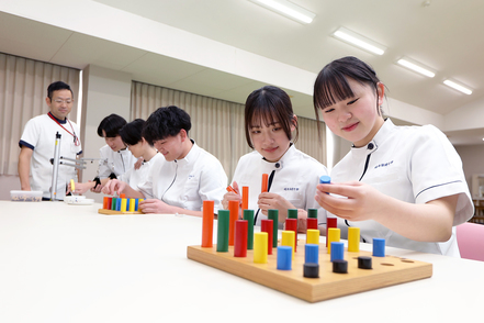 日本保健大学 高度で幅広い作業療法の学習を行い、障がいを持つ人々の視点に立った援助を実践できる専門職を育成