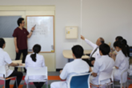 日本保健大学 研究センターで患者さんとその家族を深く理解するこころを養います