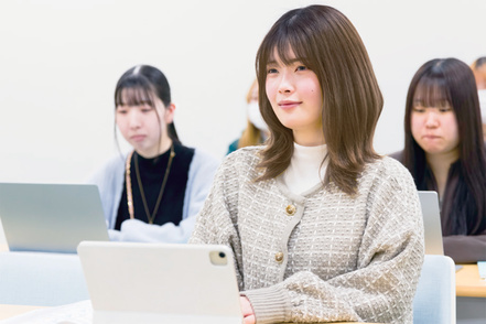 東都大学 覚えることが多く、大変ですが、助産師を目指して頑張っています！