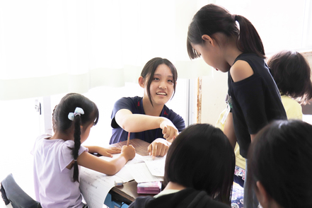 敬愛大学 小学校の現場で様々な活動を体験。授業の参観や学校ボランティア、教育実習などを通じて、教育現場を知る