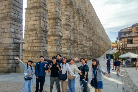 敬愛大学 約10日間の海外スクーリングを年2回実施。現地の大学生と交流しながら、地域の実情や国際協力の現場を体験