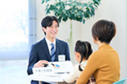 新潟医療福祉大学 【社会福祉学科】福祉の力を軸に、病院や福祉施設に限らず、企業や行政など多様なフィールドで活躍できる力を育みます。