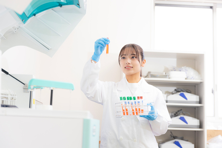 新潟医療福祉大学 【臨床技術学科】最新の実習環境で、臨床工学技士（国）と臨床検査技師（国）のWライセンス取得を目指します