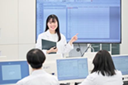 新潟医療福祉大学 【医療情報管理学科】医療事務、公務員、銀行など、幅広い業界で求められる10種類以上の資格取得に対応しています