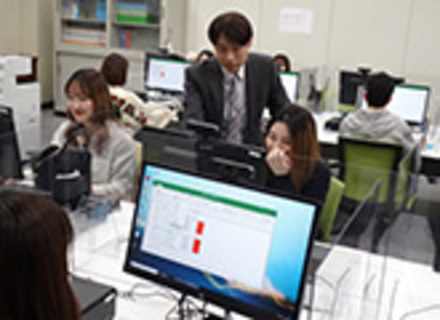 東京富士大学の特長３