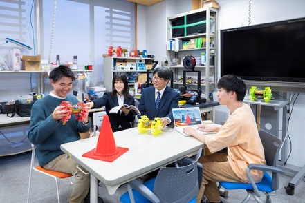 東京情報大学 AIやデータサイエンス、ロボティクス、バイオインフォマティクスなど、最先端分野を横断的に学べる環境を整えています。