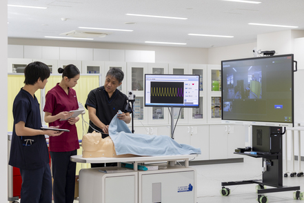 東京情報大学 東京情報大学の看護学部は、「情報」を活用して医療現場を支える次世代の看護師を育成します。