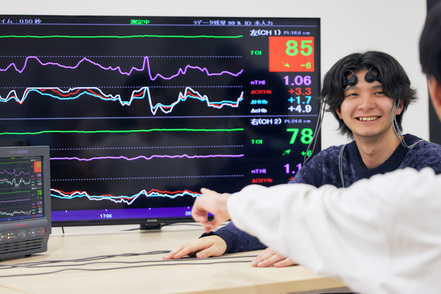 関東学院大学  医療・人間情報学コースは医療や人間・脳に関するデータサイエンスの理論と技術を学べる本学ならではの特徴的なコースです。