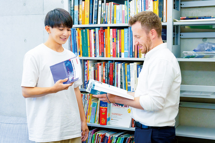 聖学院大学 国際文化学科の語学教育は少人数のレベル別授業で、基礎から学べます。留学や教職、就職などの目標別にカスタマイズ可能。