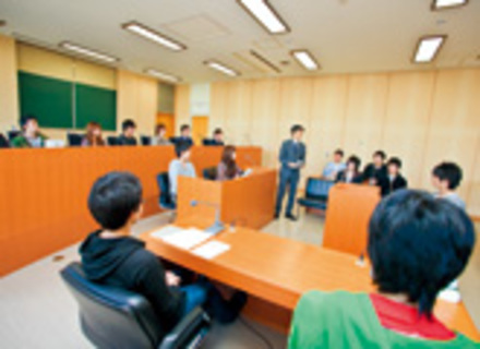 中央学院大学の特長１