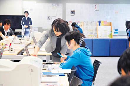 中央学院大学 入学直後からさまざまなキャリア支援がスタート！商学部だけの特別な就職プログラムで着実に成長できます